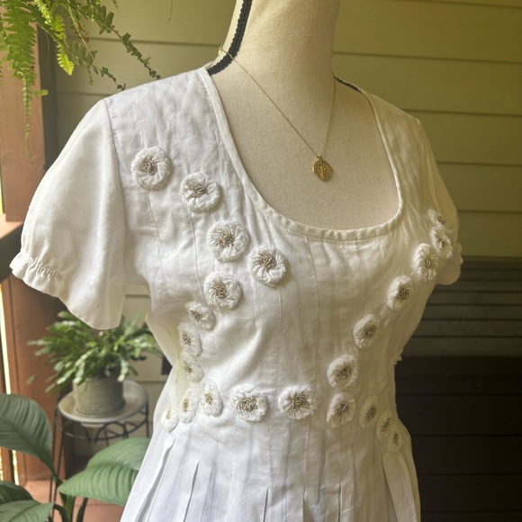 Ashish N Soni White Pleated Peplum Blouse | Floral Appliqués & Beading | Small - Picture 6 of 12